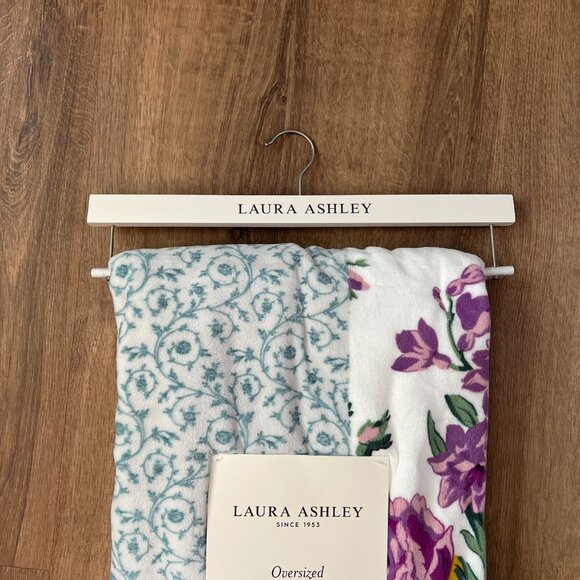 NEW Laura Ashley Cottage Floral Oversized Plush Throw - Picture 8 of 9